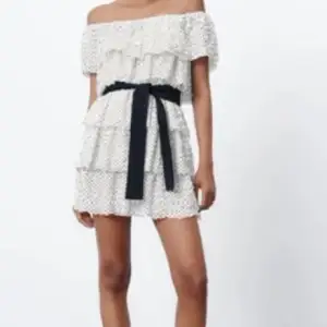 SÖKER!!! skriv gärna om ni vill sälja eran klänning!!💓💓 