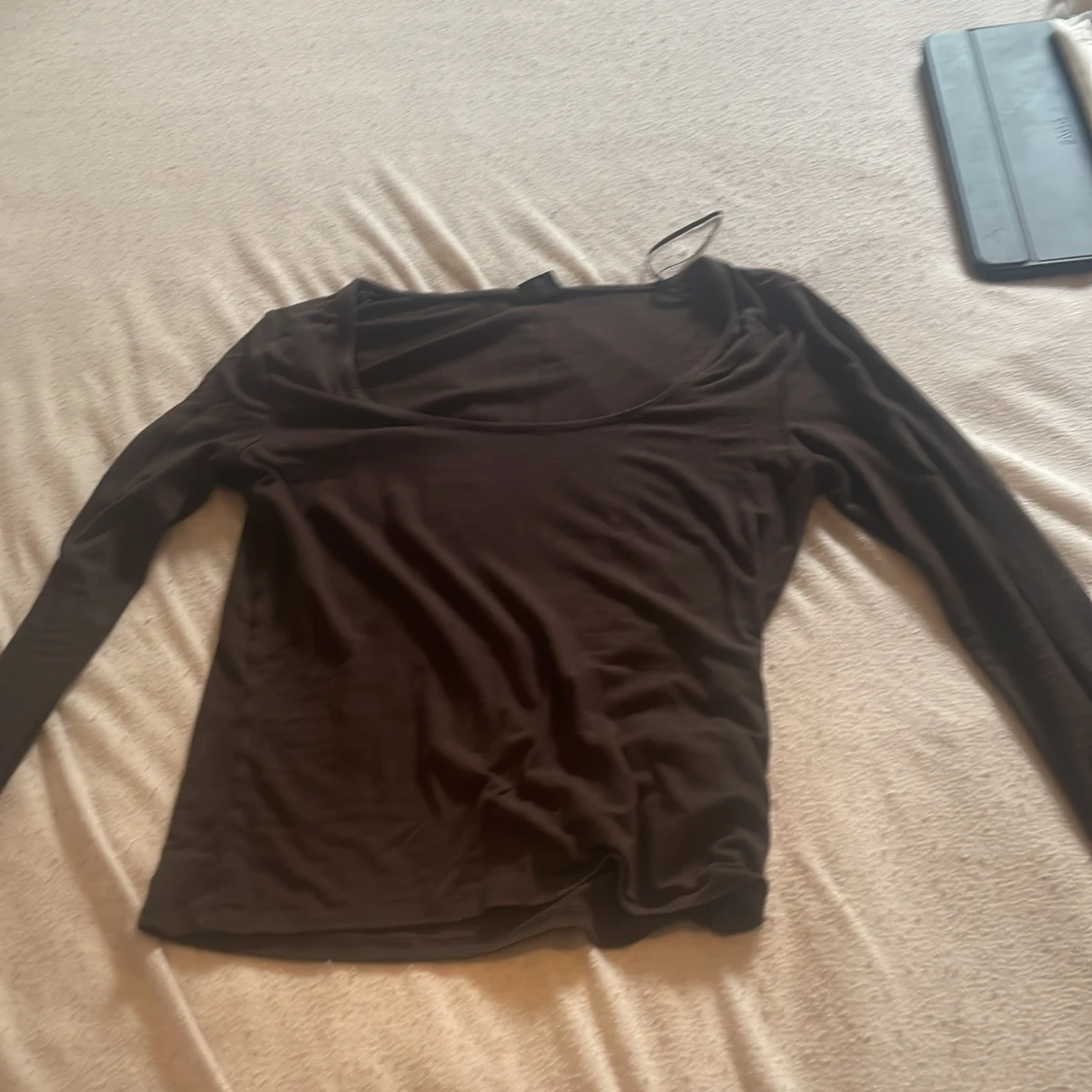 Väldigt skön tröja. Den är tunn så den är väldigt bra för sommaren