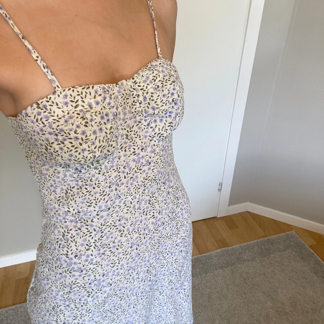 Blommig sommarklänning - 90