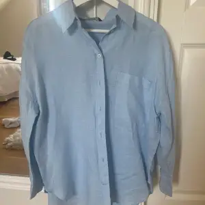 Blå skjorta från zara som aldrig använts 💖