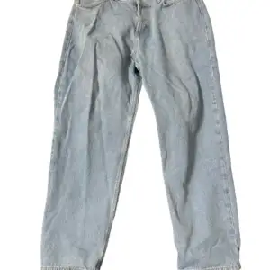 Säljer dessa as najs baggy jeans från sweet sktbs, de är baggy passform och skick som på bilderna men inte större skador  