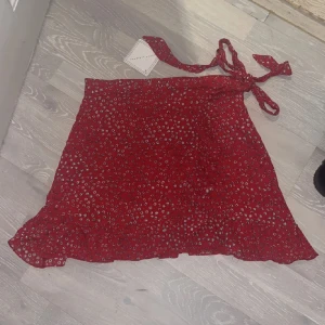 Minikjol - Köpt utomlands så ej säker på märke. Storlek small/medium. Oanvänd.