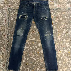 Super fräscha dsquard jeans i storlek 50  Säljs för 1300 men pris kan diskuteras.