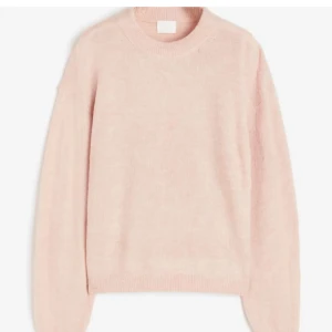 Rosa Stickad tröja - Säljer denna jättefina rosa tröjan från hm, använd ca 2 gånger och inga defekter. Storlek S 💕💕