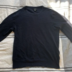 Kashmir Tröja J.Crew - En kashmir tröja från J.Crew i storlek S, fint skick utan hål eller skador.  Passar även XS. 