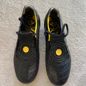 Nike T90  - Nike T90, aldrig använda bara testade! Storlek 40, passar 41!