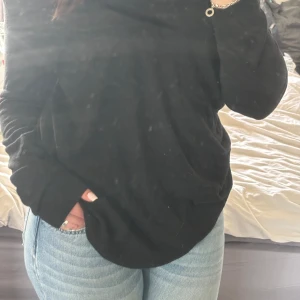 Långtröja - Lång mysig tröja. Den är längre än på bilden så funkar absolut som kortklänning också 