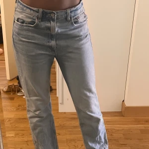 zara jeans - dom virala jeansen från zara, lågmidjade passar S person