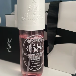 Sol de Janeiro 68 - Säljer min nästan fulla sol de Janeiro 68 bodymist. Köptes på kicks för ca 449 men den föll mig inte riktigt i smaken. Mycket mer än halva kvar 💕