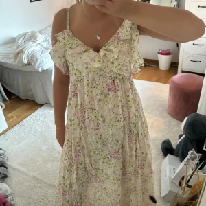 Sommarklänning - jätte söt sommarklänning ifrån hm som är slutsåld💞💞