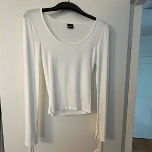 Basic långärmad vit tröja från ginatricot. Storlek xs💕