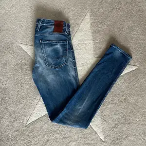 Hej🤗 säljer nu ett par replay jeans. Storlek 29/34! Skick 8/10✅ hör av dig vid några frågor!