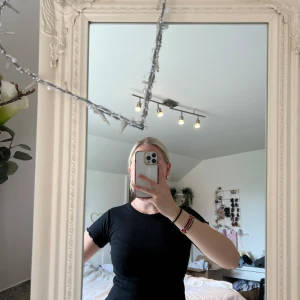 Black top - Crop top with frills