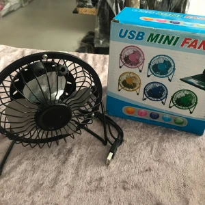 USB Mini Fläkt  - Förpackning mått ca15.50*16.50*9.50cm  Kabel längd 1M Helt ny  139kr/st