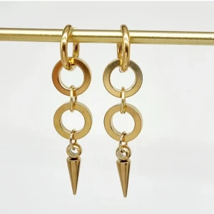 Handgjorda örhängen  - Handgjorda örhängen●Följ :@ekjewelryofficial🤲 ● 💎Material- 100% rostfritt stål ●Örhängeskrokar -rostfritt stål. Nickel fri. Längd -6cm. Vattentåliga, ändrar inte färgen! Köp för 1st-100kr eller 170kr/paret