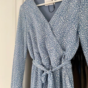 Klänning  - Använd en gång. 