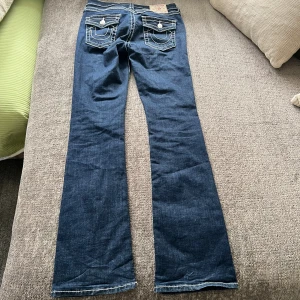 True religion jeans - 🔻inga bilder på🔻Jeansen är i nyskick🩷Midjebredd 36,5 cm och innerbenlängd 81 cm 📏