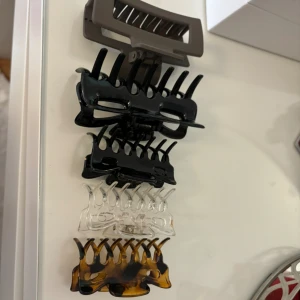 Hårklämmor  - Fint sick  alla fem för 40 kr 