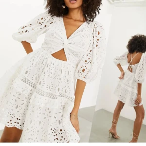 Vit klänning - Fin vit sommarklänning💗