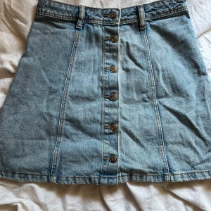 Jeanskjol - Kort jeanskjol från hm Ljusblå
