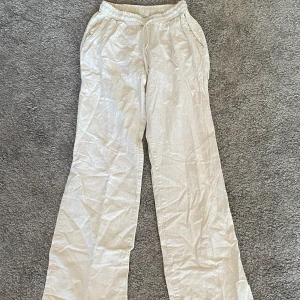 Jätte fina linnebyxor  - Linnebyxor från Madlady, satt som en smäck förra sommaren men nu har jag blivit för lång, jätte fin passform. Fler bilder skickas vid intresse!🤗 (priset är + frakt)
