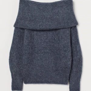 Off shoulder tröja  - Superfin blågrå stickad off shoulder tröja💕sparsamt använd 💕storlek xs men passar xs-m 💕pris kan diskuteras