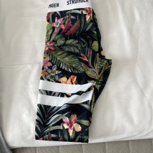 Stronger  - Helt oanvända Stronger tights. Skriv prisförslag💗