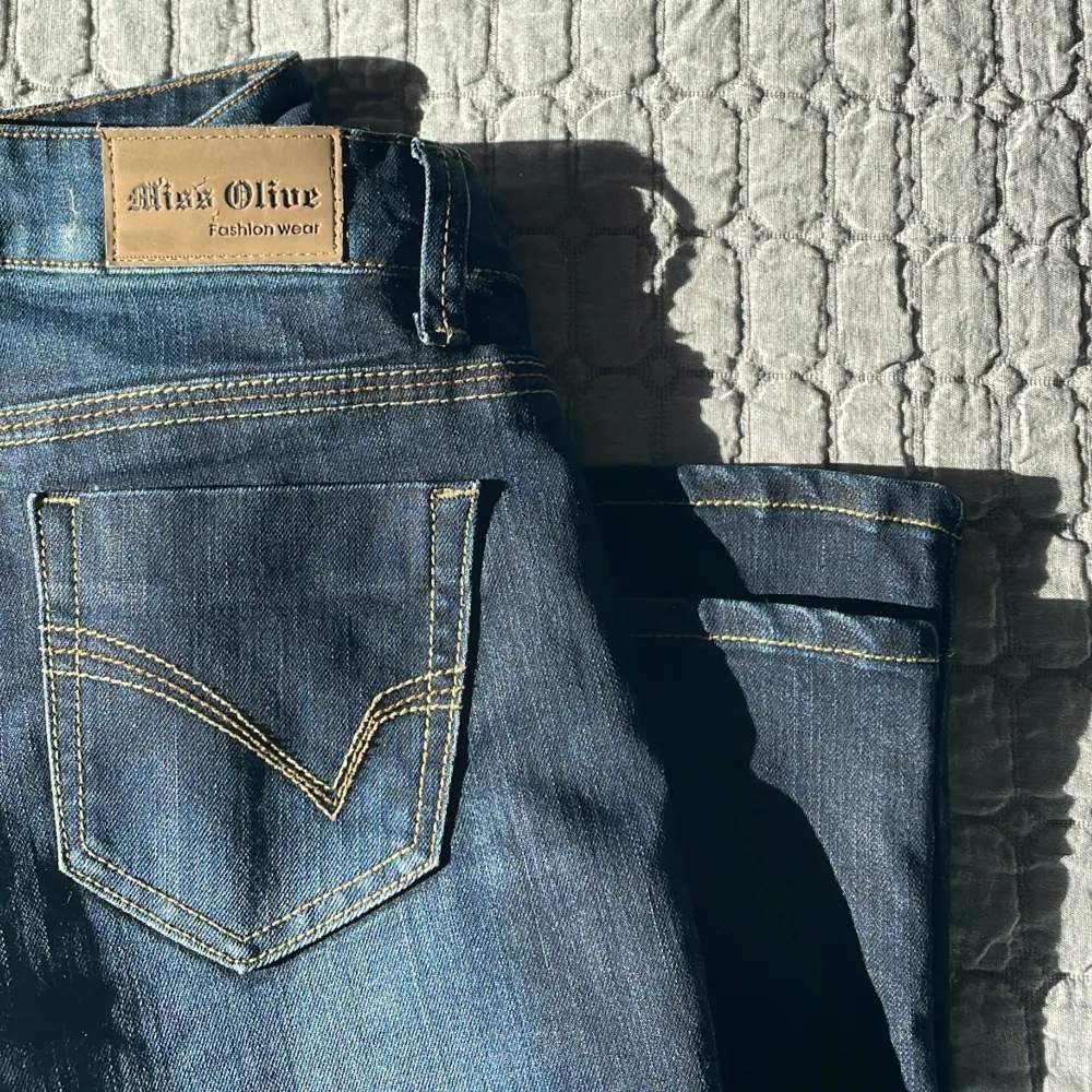 Lågmidjade mörkblå vintage Miss olive jeans. Väldigt bra skick. Kontakta för mer info, bilder och intresse mm.🩷. Jeans & Byxor.