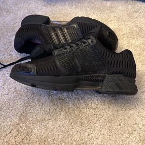 Helt nya adidas skor clima cool - Hel nya clima cool skor från adidas  Storlek 42 aldrig använda dom är svåra att få tag på idag 