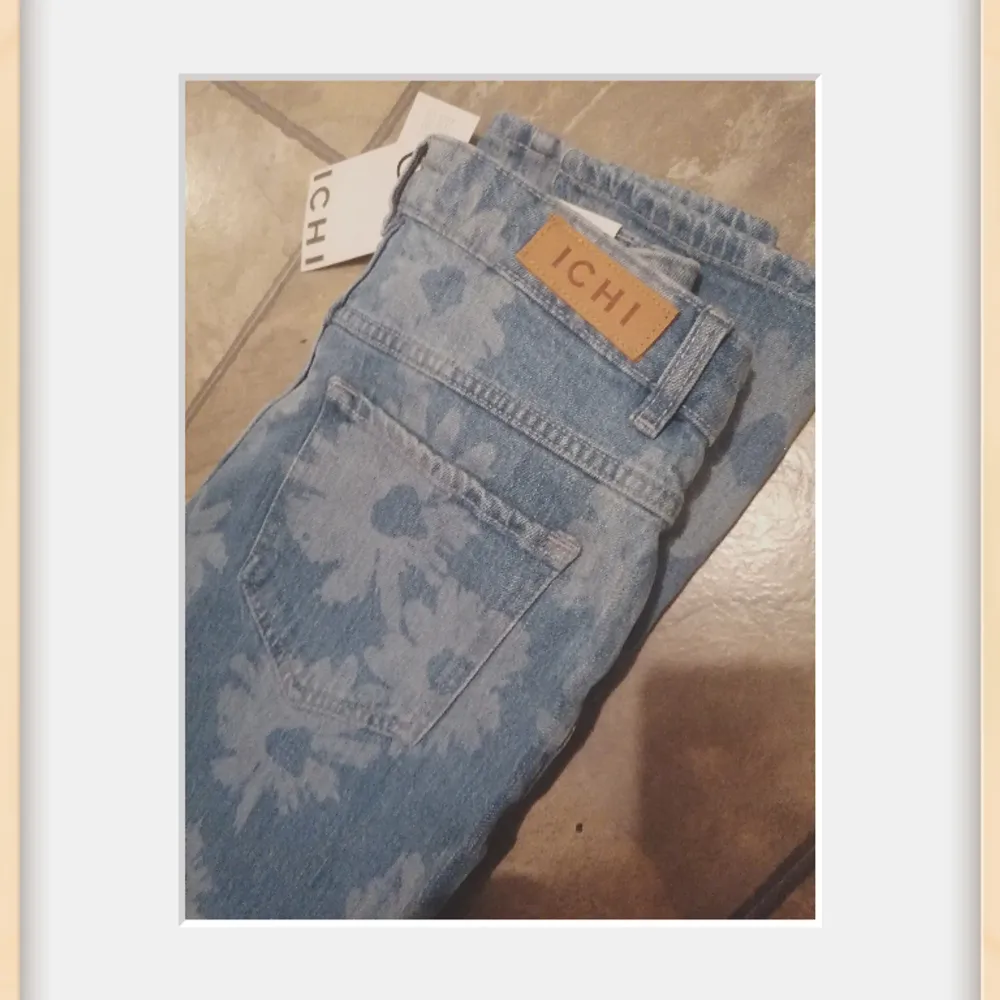 Mycket fina speciella jeans.. Nypris899kr Nya med alla lappar kvar!! . Jeans & Byxor.