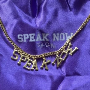 Taylor Swift speak now halsband - Från Taylors hemsida ca 2021, i perfekt skick, dock är snörningen på den lila påsen trasig om man vill ha den😅💞