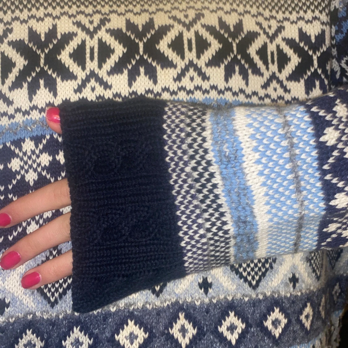 Blå/vit stickad tröja - 91