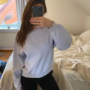 Ljusblå sweatshirt från Gina💕 