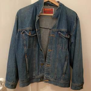 Finaste vintage jeansjackan i mycket fint skick 🤍 skriv för fler bilder 💘