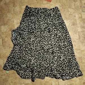 Leopard mönstrad kjol🐆 - Fin kjol med Leopard mönster. Ser ny ut! Passar mig som har xxs/Xs(: Kom privat för mer bilder 🫶🏼