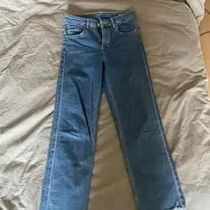 Jeans storlek 38