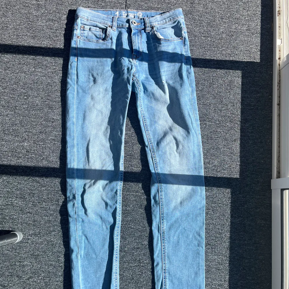 Jeans från märket Denim storlek 158 men stretchbar form  bra använda 🩵. Jeans & Byxor.
