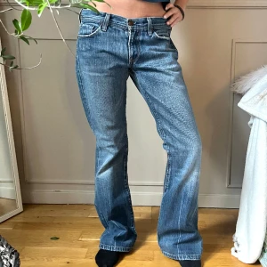 Citizens of humanity Jeans - Säljer dessa sjuukt snygga lowrised flare märkesjeans. Aldrig använda och köpta för 3000kr, säljer för 1000❤️
