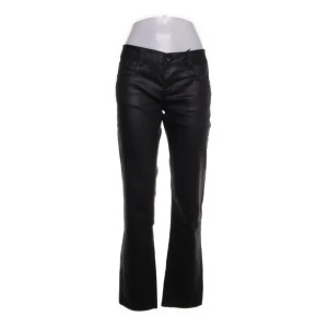 Lågmidjade skinbyxor - Supersnygga lågmidjade jeans/skinbyxor köpa från Sellpy men tyvärr ej kommit till användning 