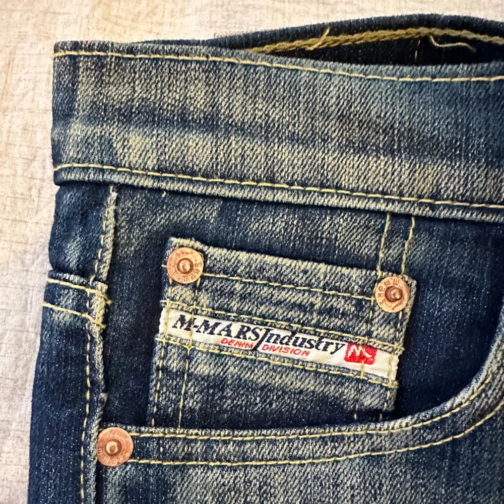 Lågmidje jeans från märket M, Mars . Jeans & Byxor.