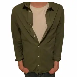 Säljer denna gröna skjorta för endast 250kr!☺️