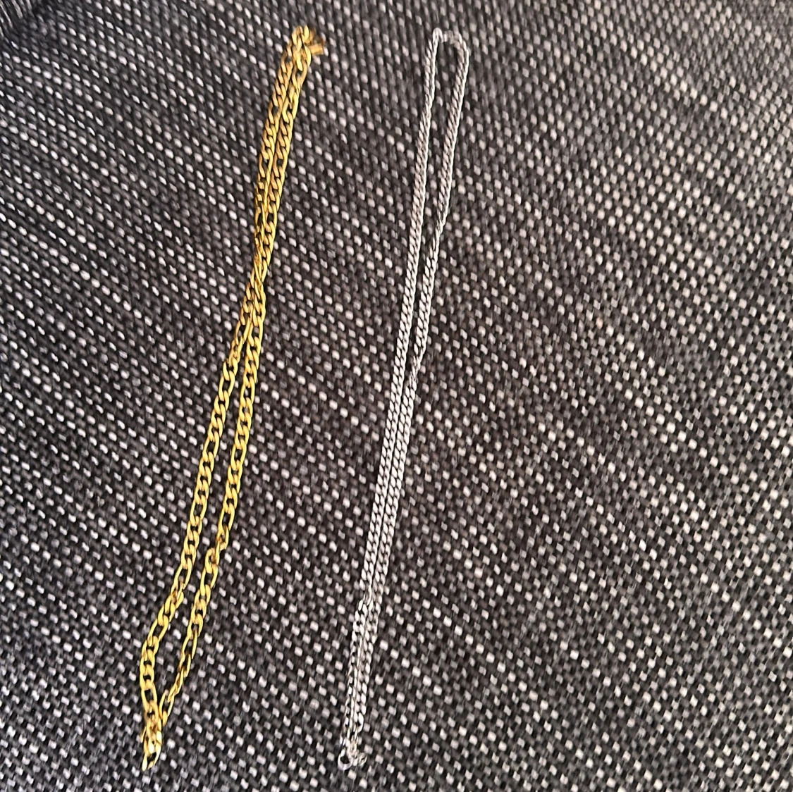 Hej säljer mitt silver och guld halsband