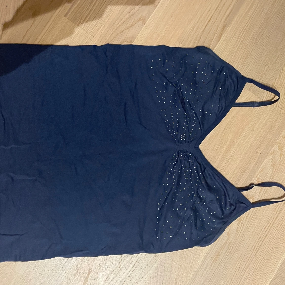 Blått linne med strass