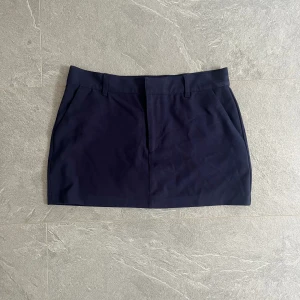 Lowwaist minikjol - Supersnygg kjol som inte kommit till användning tillräckligt mycket! Skriv för mer info om det behövs Nyskick 