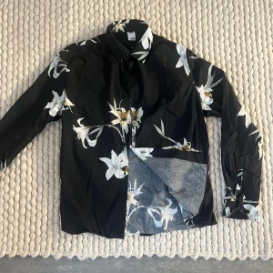 Skjorta  - Enbart använd få gånger 