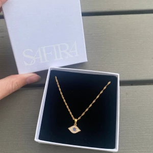 Halsband från Safira  - Aldrig använt Halsband med onda ögat 