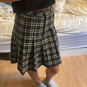 Highwaist kjol - Inga hål eller fläckar! Highwaist Sitter som XS eller S  Skriv vid funderingar❤️ 