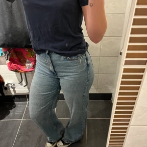 Dr denim jeans 🍀 - Högmidjade jeans från dr denim, sparsamt använda då de inte kommer till användning ❣️w:28 l:32