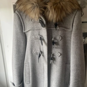 Höst/vinterjacka från Zara - Jacka från Zara i gott skick, använd få gånger. 