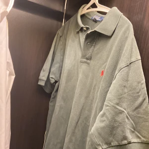 Polo ralph lauren hoodie  - Piké som tyvärr är för stor för mig. Sparsamt använd, hör av dig vid minsta fundering 